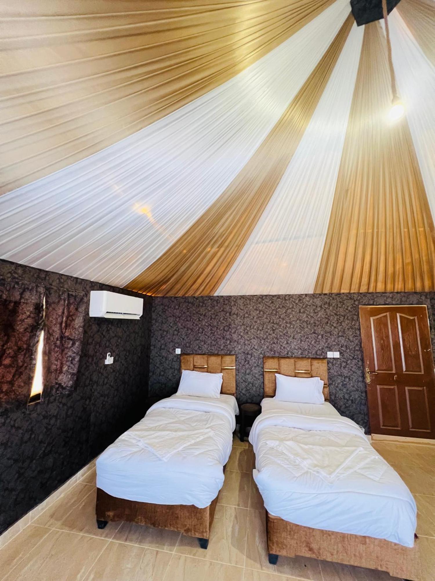 Апартаменти Abdullah Luxury Camp Ваді-Рам Екстер'єр фото